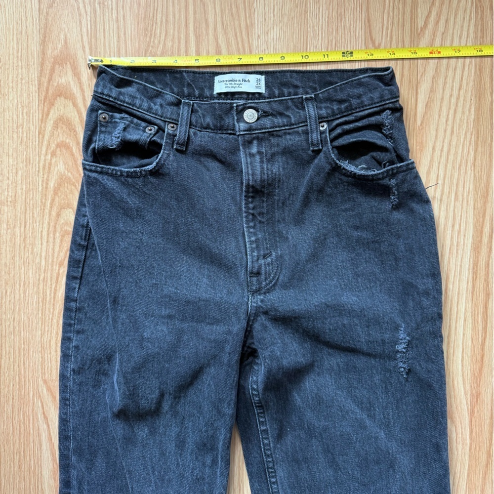 Abercrombie & Fitch The '90s Straight Ultra High Rise Black Distressed Jeans - Picture 6 of 7